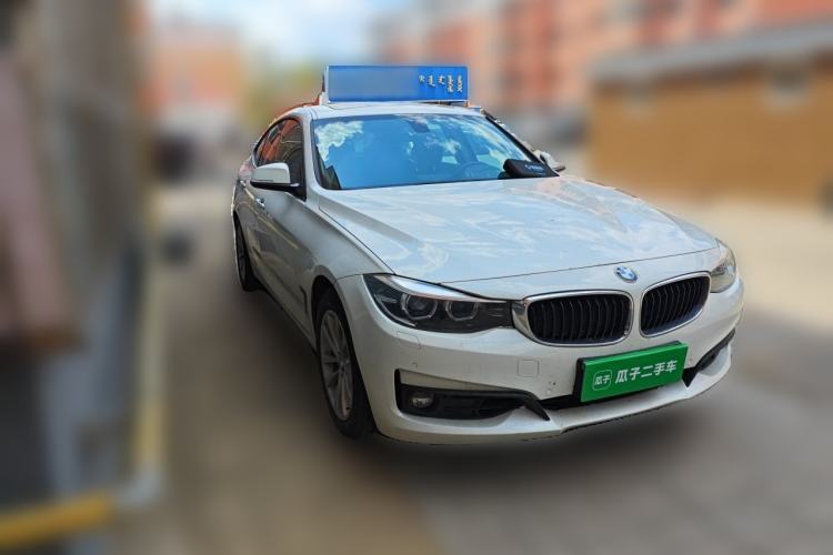 Used BMW 3 Series GT 2017 320i Sport Edition Front Right 45 Deg
