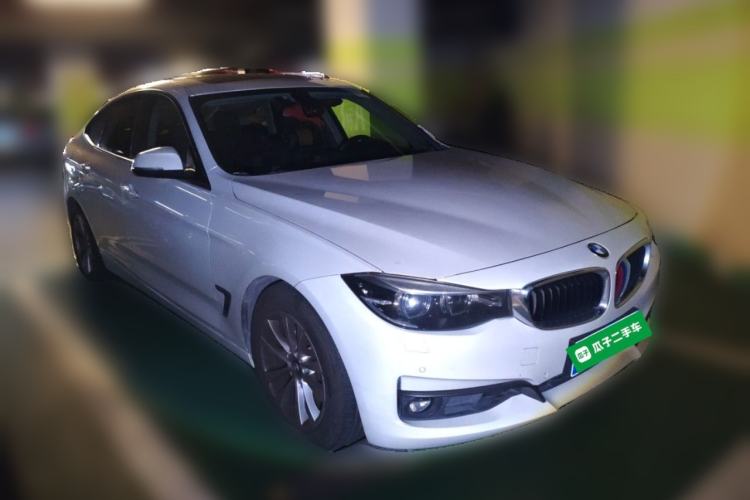 Used BMW 3 Series GT 2017 320i Sport Edition Front Right 45 Deg
