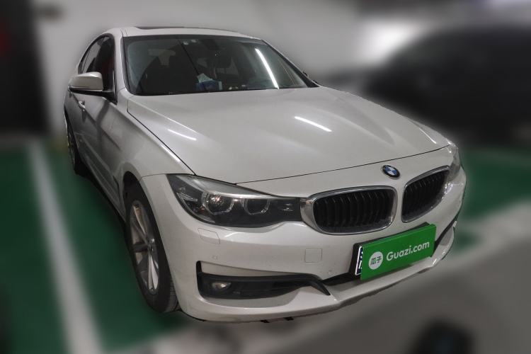 Used BMW 3 Series GT 2017 320i Sport Edition Front Right 45 Deg