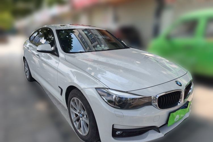 Used BMW 3 Series GT 2017 320i Sport Edition Front Right 45 Deg