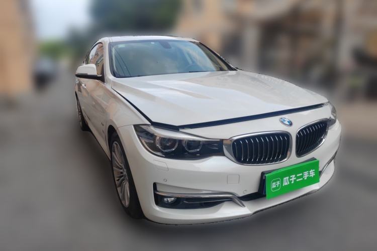 Used BMW 3 Series GT 2017 320i Sport Edition Front Right 45 Deg