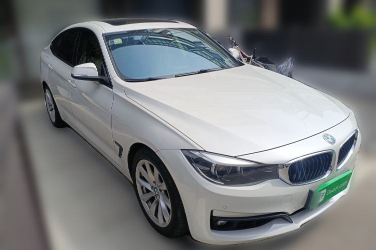Used BMW 3 Series GT 2017 320i Sport Edition Front Right 45 Deg