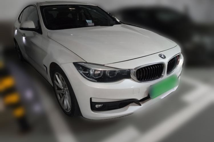 Used BMW 3 Series GT 2017 320i Sport Edition Front Right 45 Deg