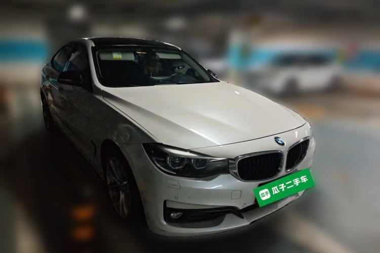Used BMW 3 Series GT 2017 320i Sport Edition Front Right 45 Deg