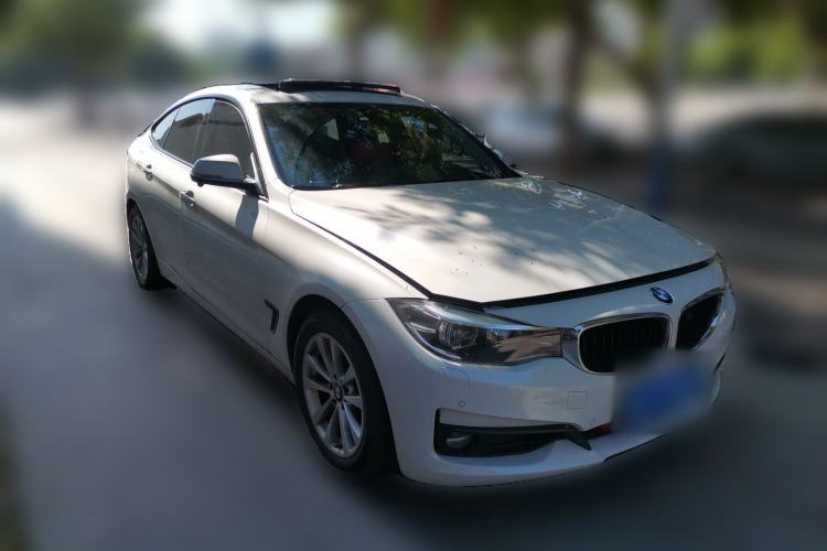 Used BMW 3 Series GT 2017 320i Sport Edition Front Right 45 Deg