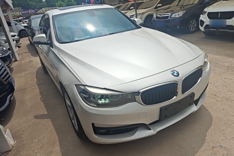 Used BMW 3 Series GT 2017 320i Sport Edition Front Right 45 Deg