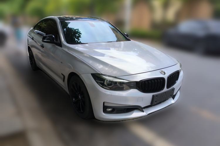 Used BMW 3 Series GT 2017 320i Sport Edition Front Right 45 Deg