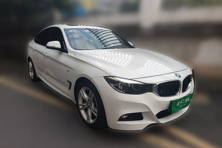 Used BMW 3 Series GT 2017 320i M Sport Front Right 45 Deg