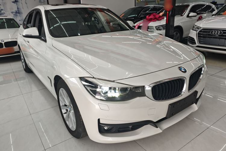 Used BMW 3 Series GT 2017 320i Sport Edition Front Right 45 Deg