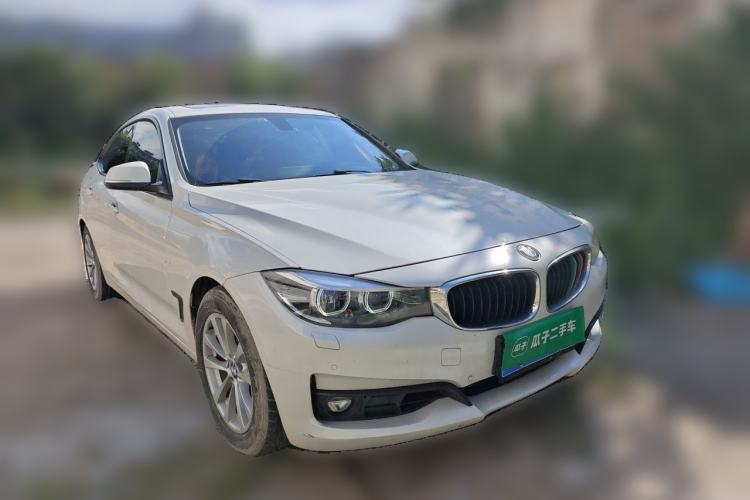 Used BMW 3 Series GT 2017 320i Sport Edition Front Right 45 Deg