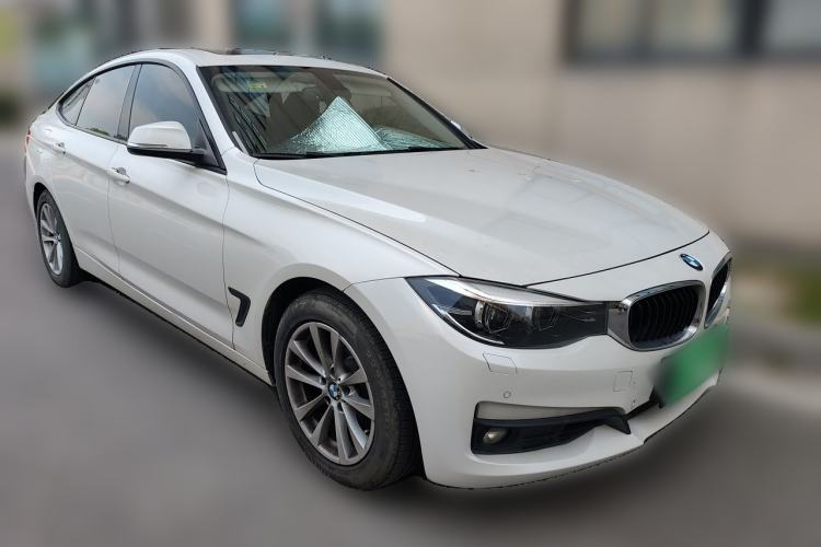 Used BMW 3 Series GT 2017 320i Sport Edition Front Right 45 Deg