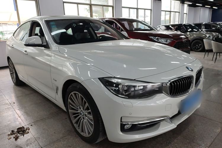Used BMW 3 Series GT 2017 320i Luxury Design Package Front Right 45 Deg