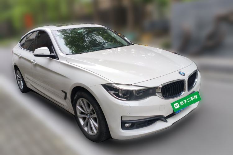 Used BMW 3 Series GT 2017 320i Sport Edition Front Right 45 Deg