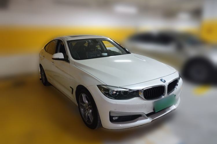 Used BMW 3 Series GT 2017 320i Sport Edition Front Right 45 Deg