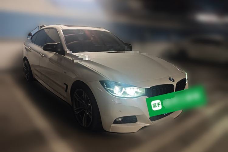 Used BMW 3 Series GT 2017 320i Sport Edition Front Right 45 Deg