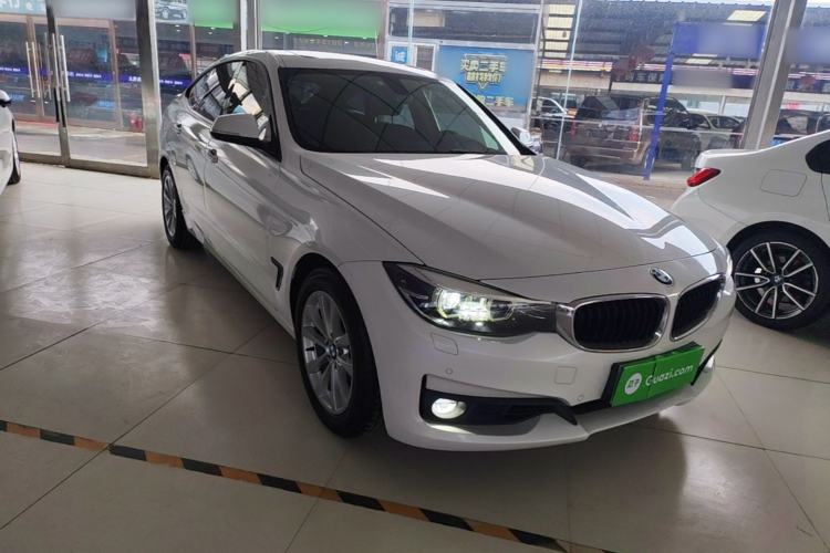 Used BMW 3 Series GT 2017 320i Sport Edition Front Right 45 Deg
