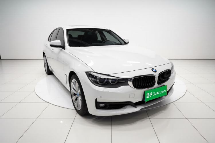 Used BMW 3 Series GT 2017 320i Sport Edition Front Right 45 Deg