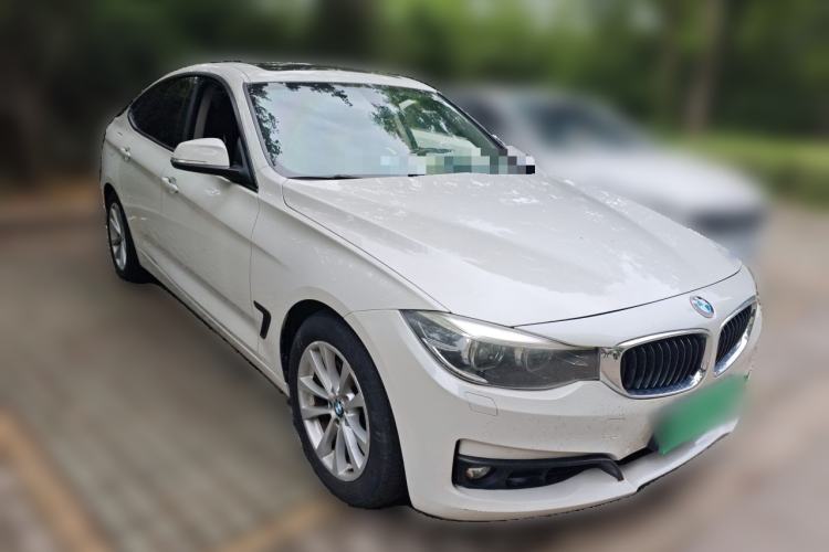 Used BMW 3 Series GT 2017 320i Sport Edition Front Right 45 Deg
