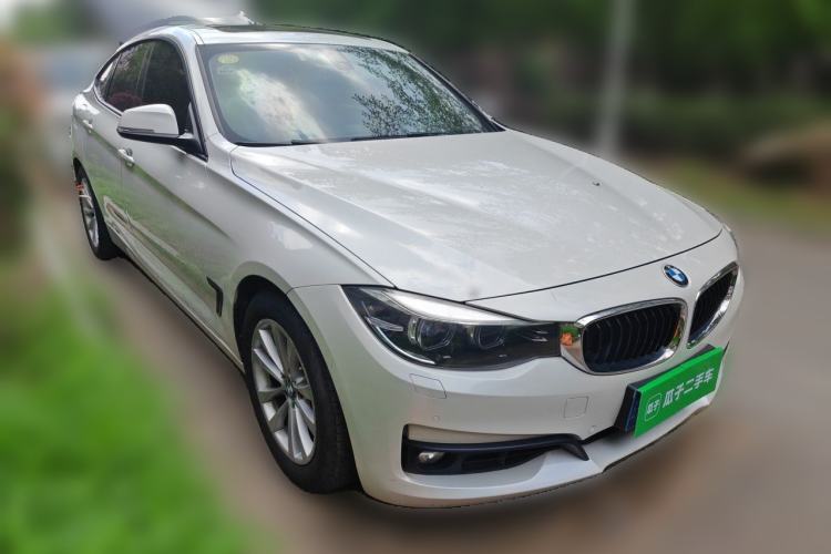 Used BMW 3 Series GT 2017 320i Sport Edition Front Right 45 Deg