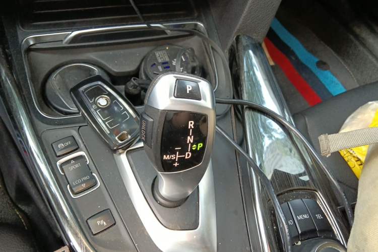 Used BMW 3 Series GT 2017 320i Sport Edition Gear Lever