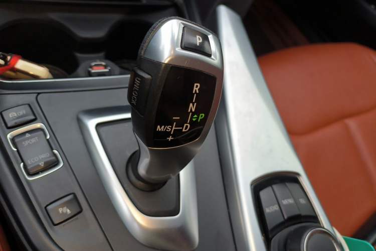 Used BMW 3 Series GT 2017 320i Sport Edition Gear Lever