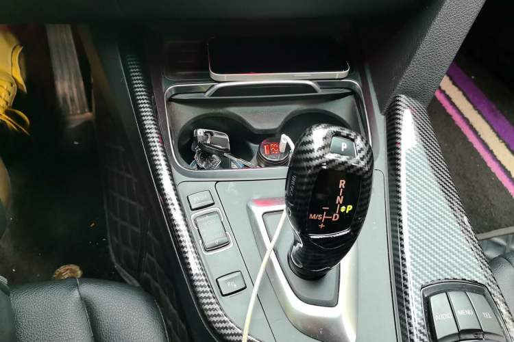 Used BMW 3 Series GT 2017 320i Sport Edition Gear Lever