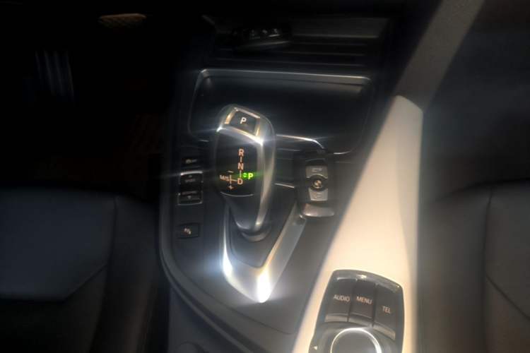 Used BMW 3 Series GT 2017 320i Sport Edition Gear Lever