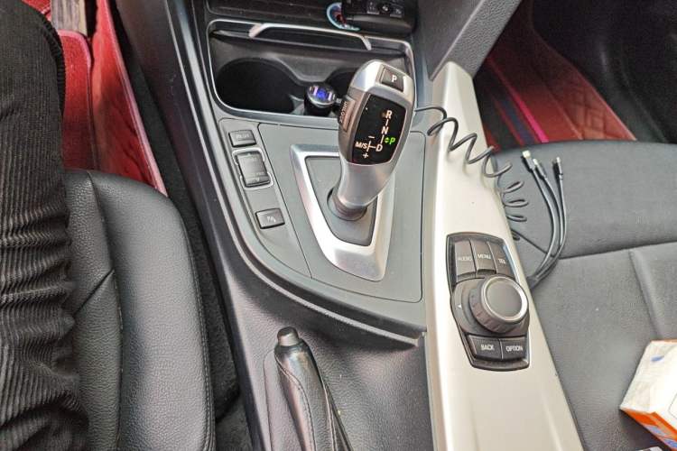 Used BMW 3 Series GT 2017 320i Sport Edition Gear Lever