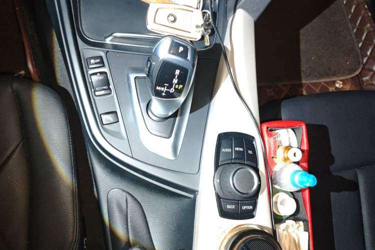 Used BMW 3 Series GT 2017 320i Sport Edition Gear Lever