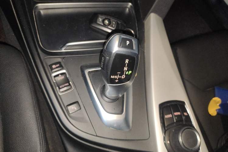 Used BMW 3 Series GT 2017 320i Sport Edition Gear Lever