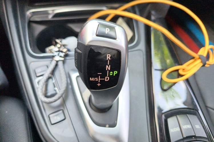 Used BMW 3 Series GT 2017 320i Sport Edition Gear Lever