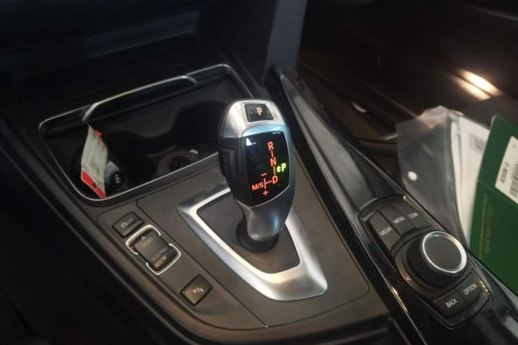 Used BMW 3 Series GT 2017 320i Luxury Design Package Gear Lever
