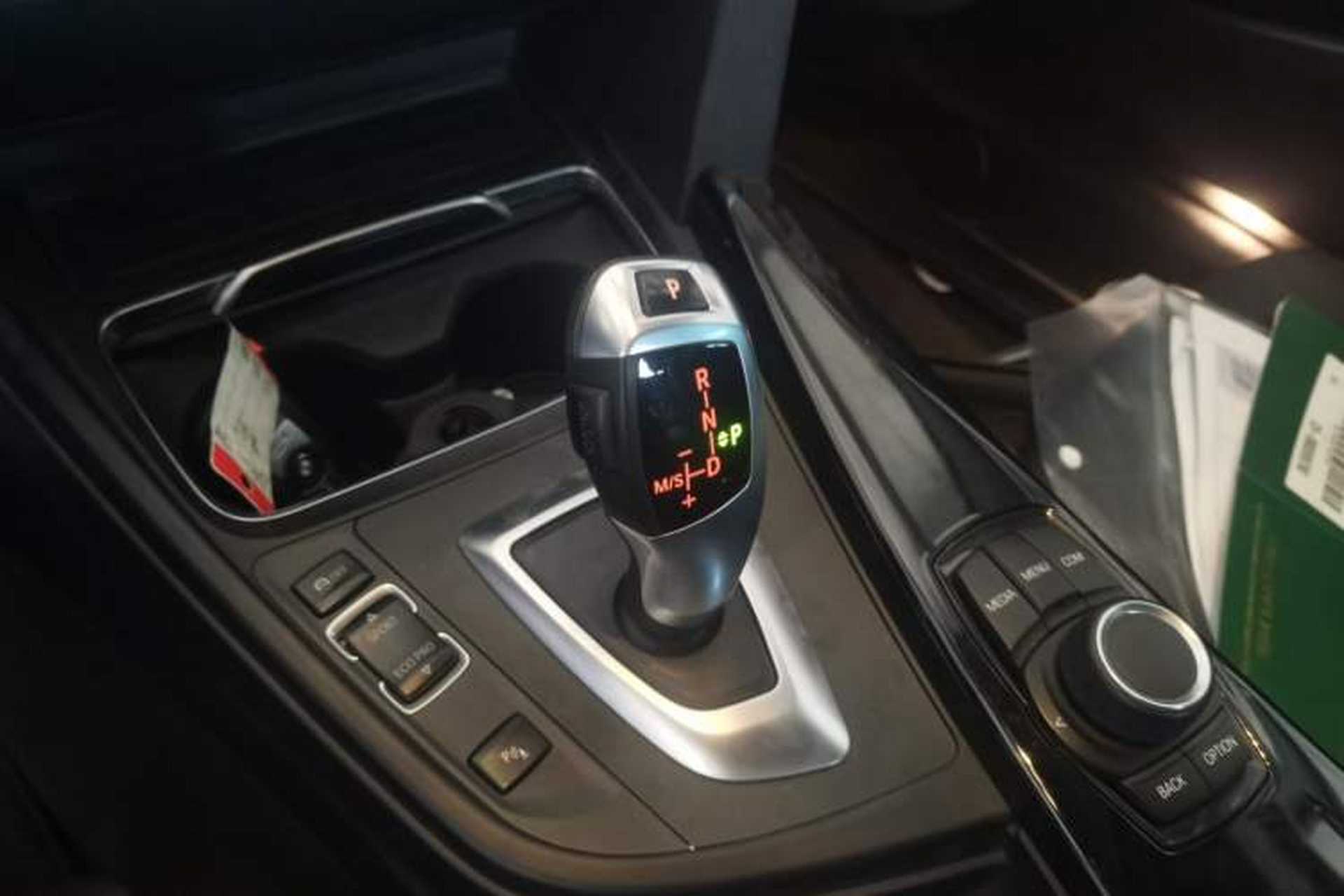 Used BMW 3 Series GT 2017 320i Luxury Design Package Gear Lever