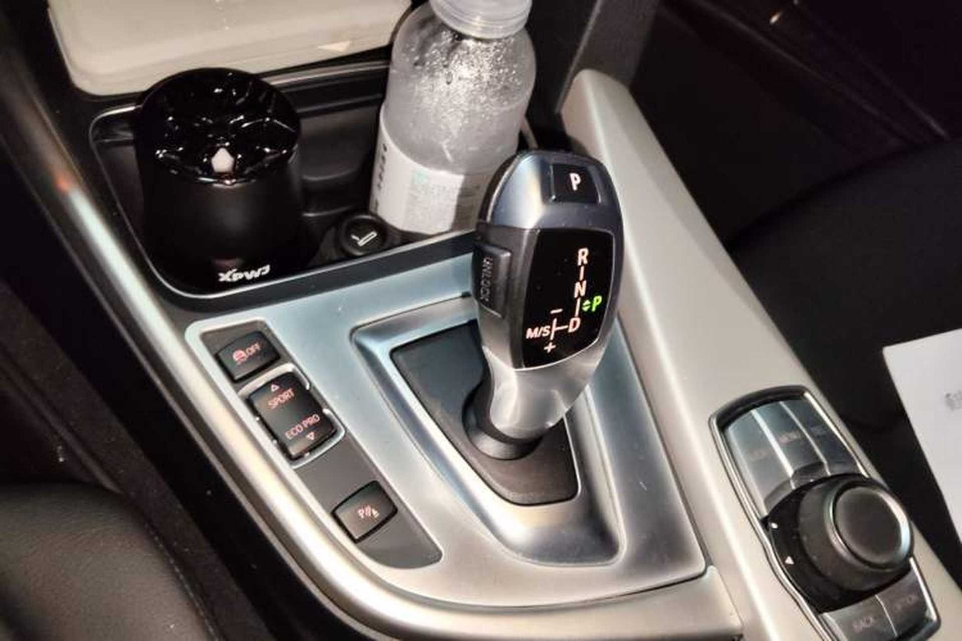 Used BMW 3 Series GT 2017 320i Sport Edition Gear Lever