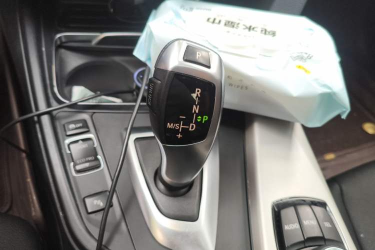 Used BMW 3 Series GT 2017 320i Sport Edition Gear Lever