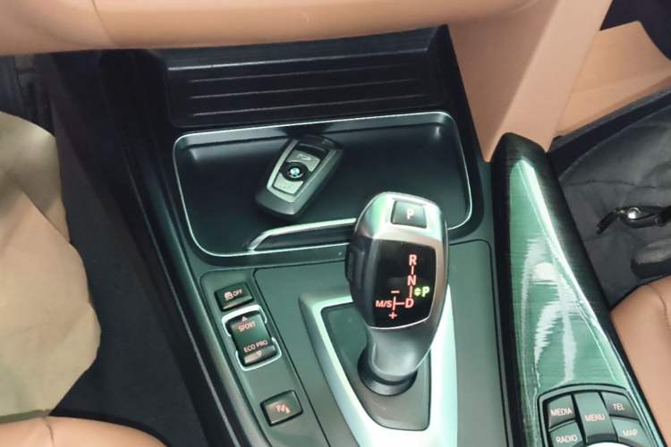 Used BMW 3 Series GT 2017 320i Luxury Design Package Gear Lever