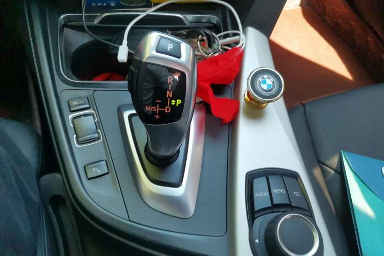 Used BMW 3 Series GT 2017 320i Sport Edition Gear Lever