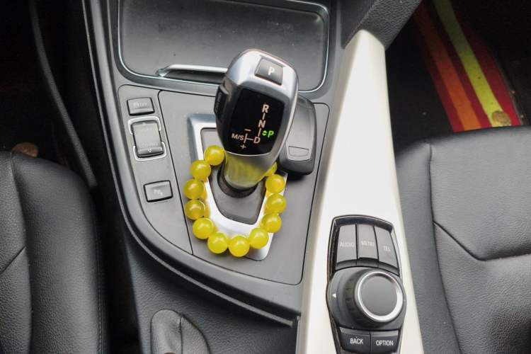 Used BMW 3 Series GT 2017 320i Sport Edition Gear Lever