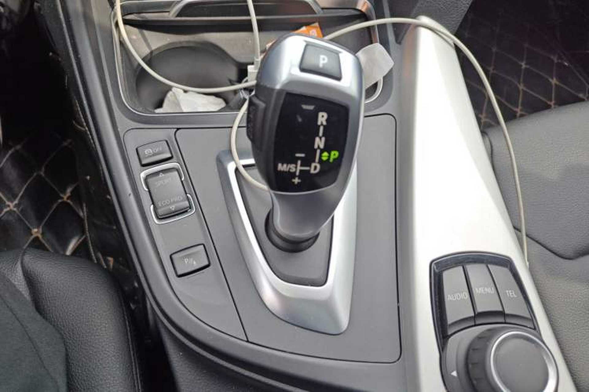 Used BMW 3 Series GT 2017 320i Sport Edition Gear Lever