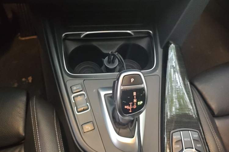 Used BMW 3 Series GT 2017 320i Luxury Design Package Gear Lever