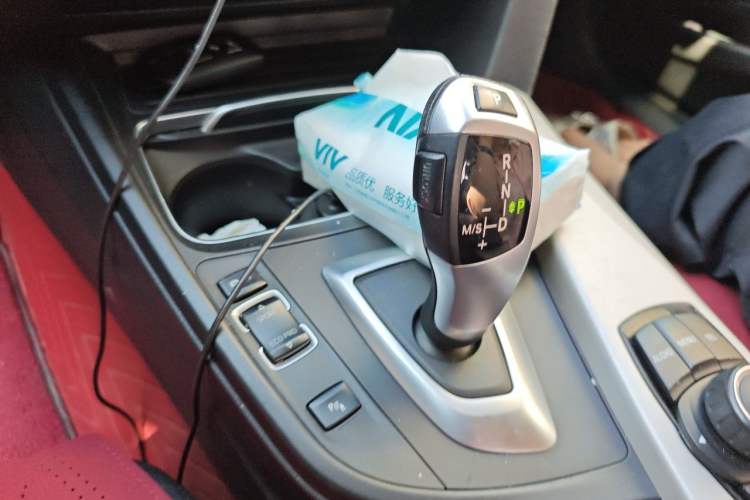 Used BMW 3 Series GT 2017 320i Sport Edition Gear Lever