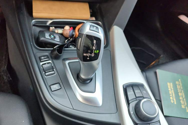 Used BMW 3 Series GT 2017 320i Sport Edition Gear Lever
