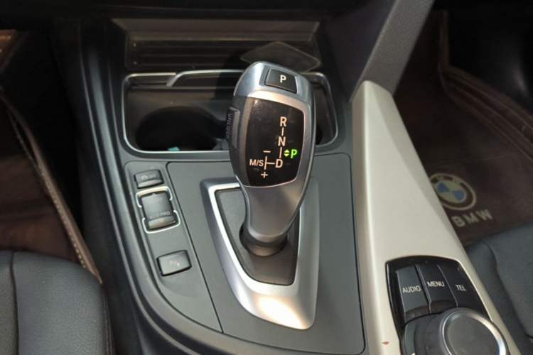 Used BMW 3 Series GT 2017 320i Sport Edition Gear Lever