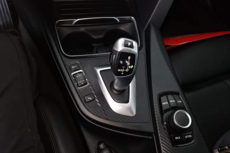 Used BMW 3 Series GT 2017 320i Sport Edition Gear Lever