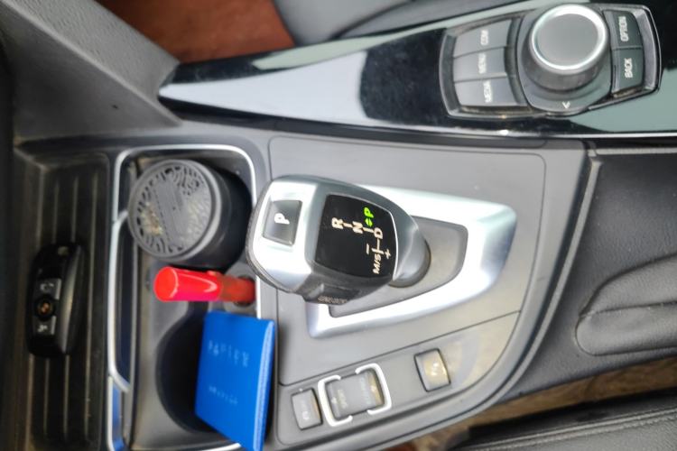 Used BMW 3 Series GT 2017 320i Sport Edition Gear Lever