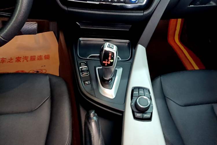 Used BMW 3 Series GT 2017 320i Sport Edition Gear Lever