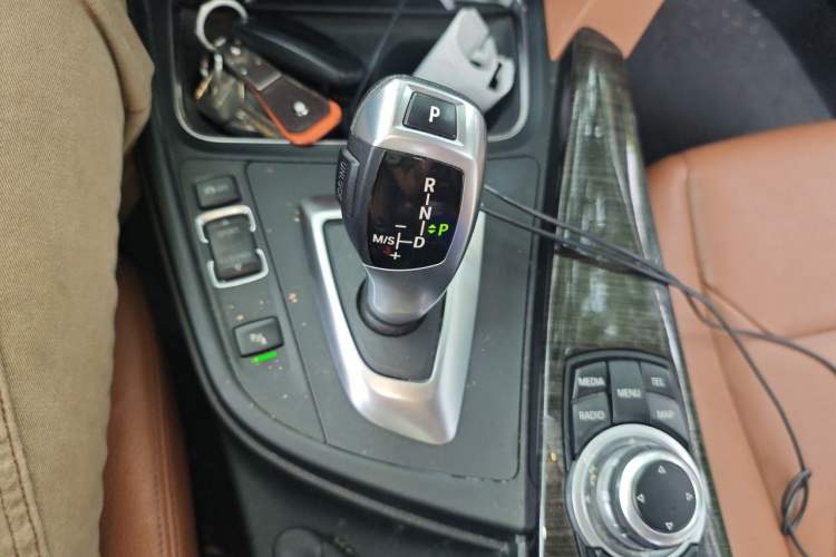 Used BMW 3 Series GT 2017 320i Luxury Design Package Gear Lever
