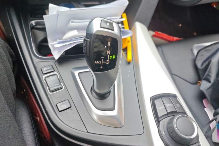 Used BMW 3 Series GT 2017 320i Sport Edition Gear Lever