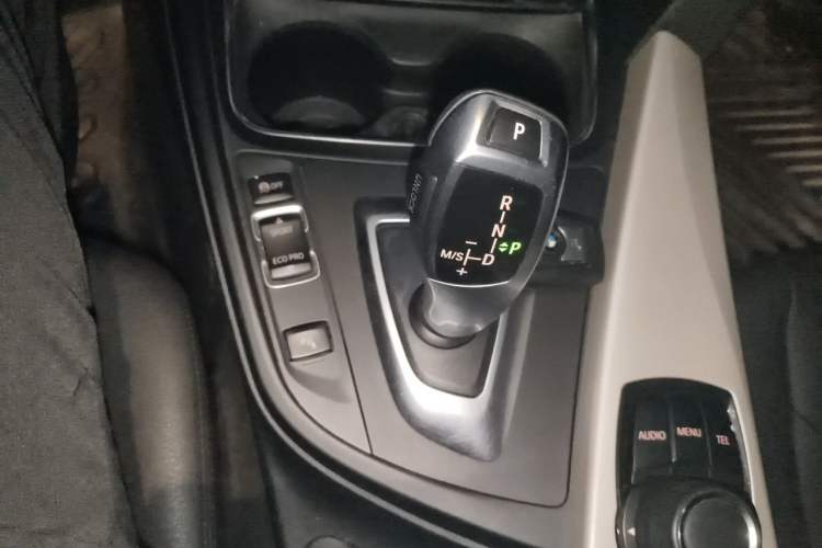 Used BMW 3 Series GT 2017 320i Sport Edition Gear Lever
