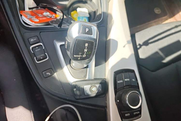 Used BMW 3 Series GT 2017 320i Sport Edition Gear Lever